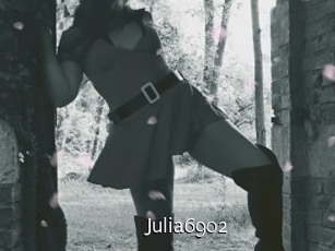 Julia6902