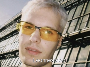 Leonnextdoor