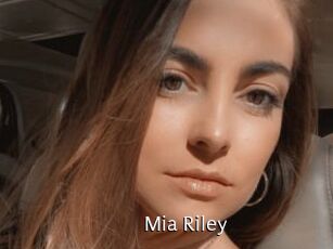 Mia_Riley