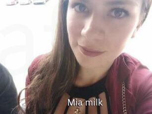 Mia_milk