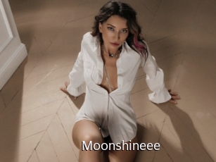 Moonshineee